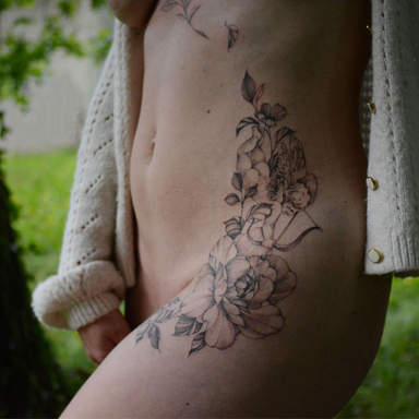 Merci Beverly 🍃

#tattoo #tatouage #arttattoo #floraltattoo #botanicaltattoo #finelinetattoo #blackworktattoo #artisttattoo #tatoueur #tatoueurbordeaux #bordeauxtattoo #berlintattoo